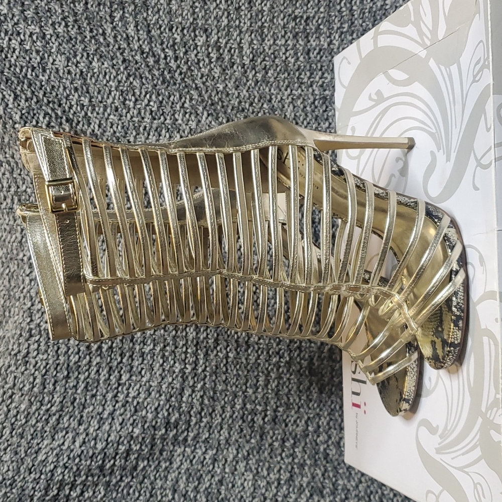 Shi by Journeys Strappy Buckle Peep-toe Heel Boot Sz8 Gold